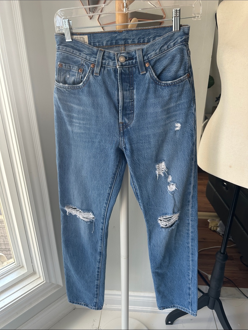 LEVI’S 501 Women’s Distressed Blue Denim Jeans Straight Leg Classic Size 24 L30